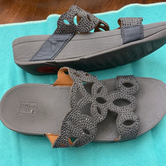 size 7 fit flop sandals. Worn a couple of times they are in great shape. - Picture 2 of 4
